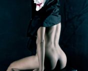 Poo-mask-studio-niklas-blume-photography
