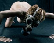 Poo-mask3-studio-niklas-blume-photography